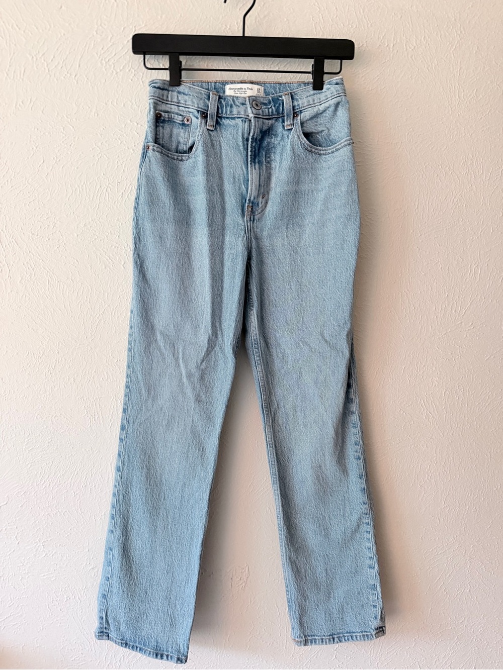 Abercrombie & Fitch 90’s Ultra High Rise Straight Jean Light Wash